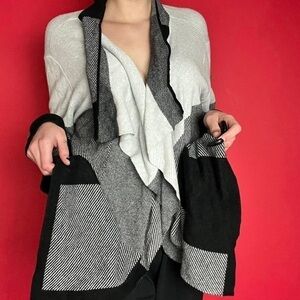 Black and white abstract cardigan 🖤🤍​​​​​​​​​​​​​​​​​​​​​